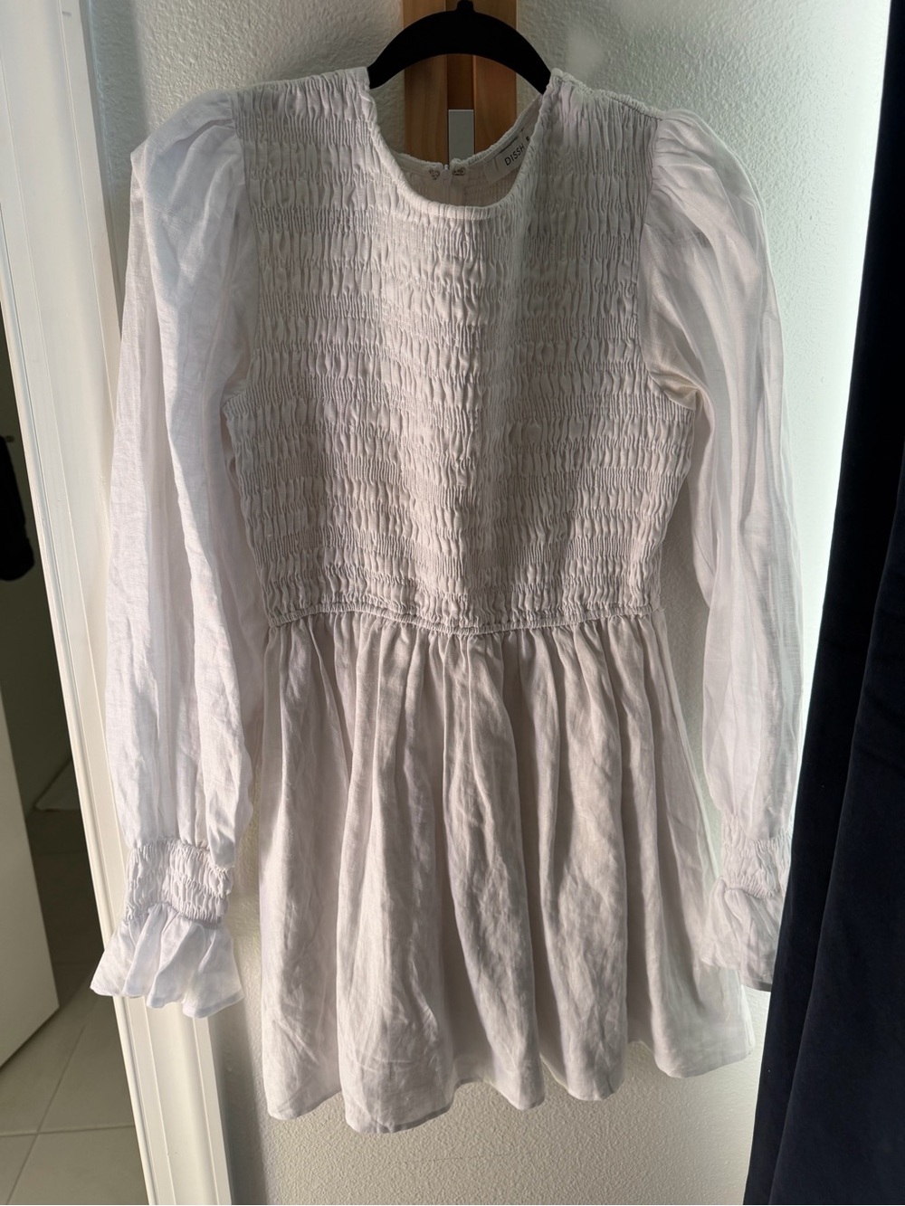 DISSH White Smocked Long-Sleeve Peasant Tunic
